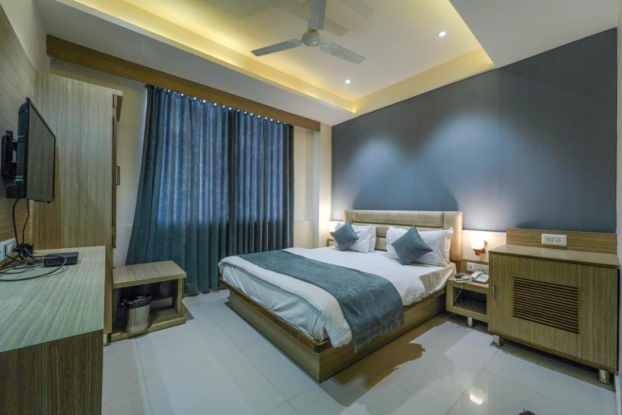 אחמדאבאד Hotel New Empire מראה חיצוני תמונה
